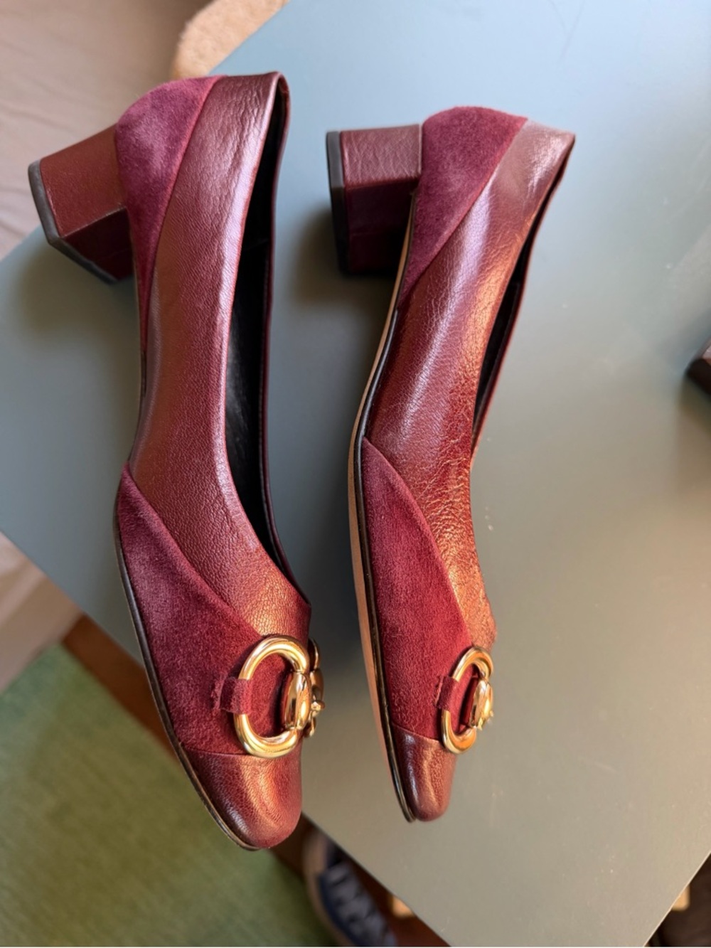Van Eli Burgundy Leather Mid-Heel Pumps with Gold Chain Accent size 7W - Picture 5 of 9